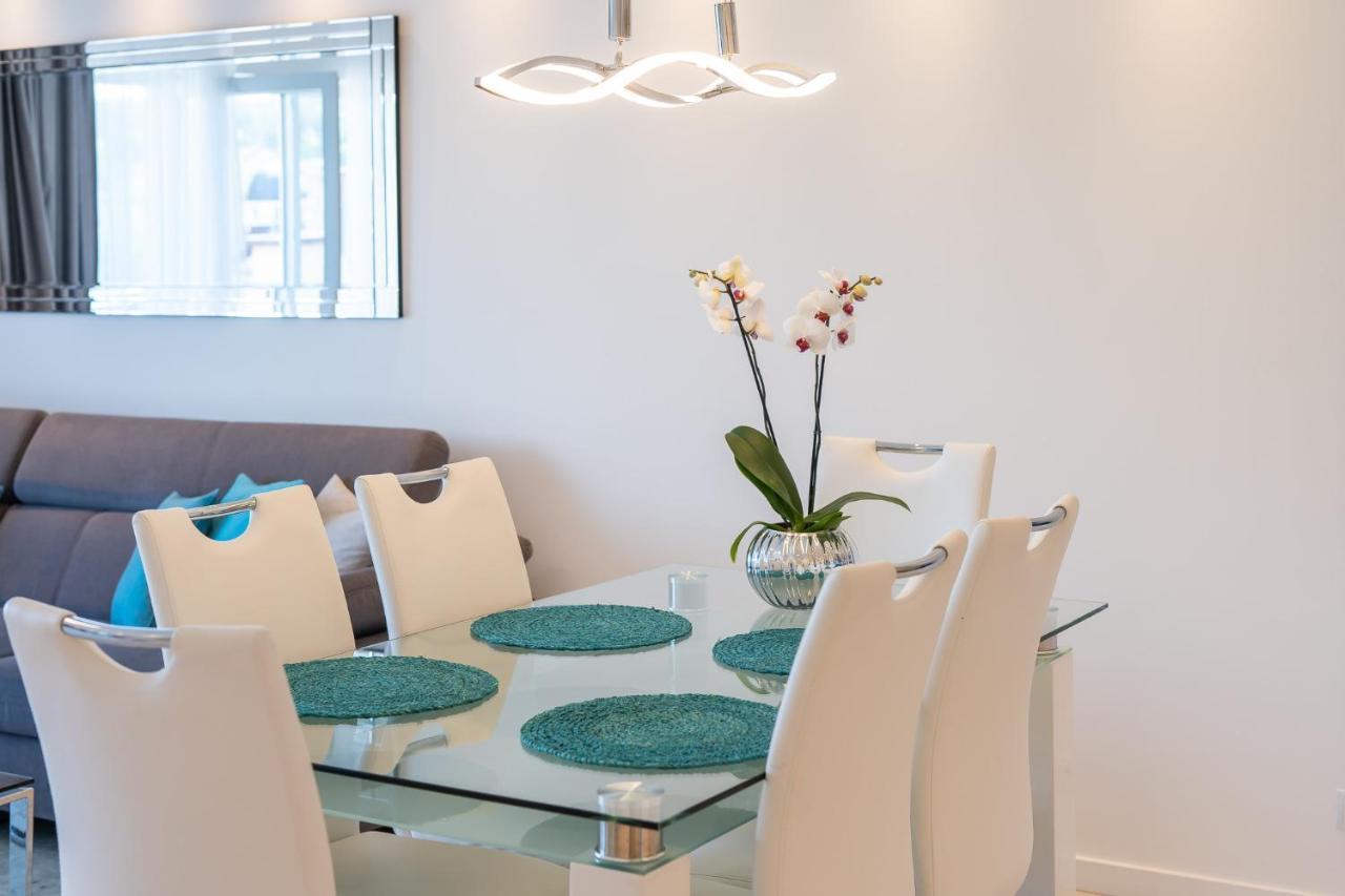 Stylish Vacation Apartment With Parking In Miedzyzdroje By Noclegi Renters ภายนอก รูปภาพ